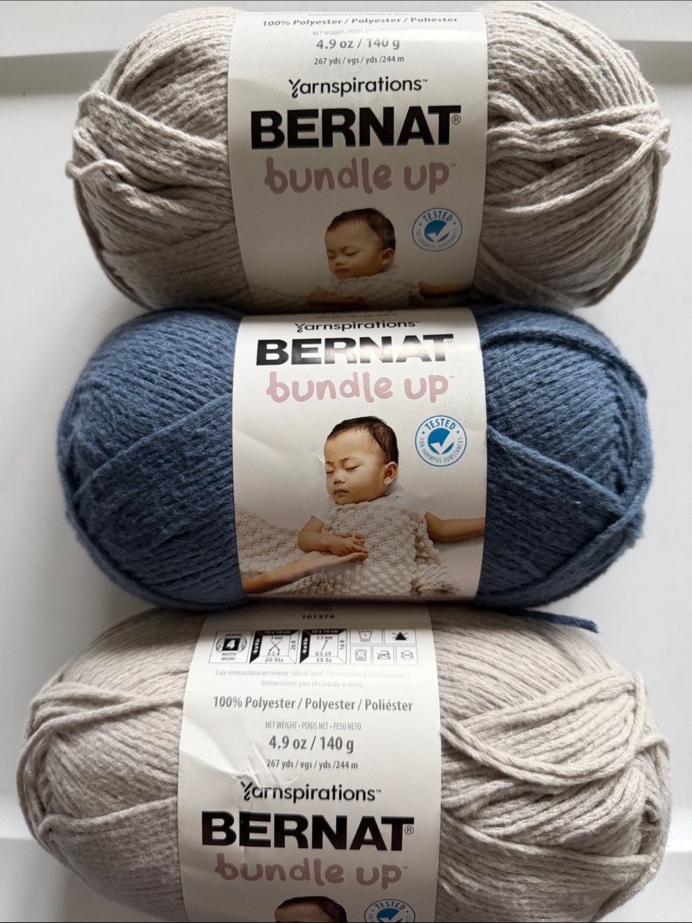 Bernat bundle up yarn
Size 4.9oz ea
Color:1-beluga,2-Dove
Lot of 3
NWT